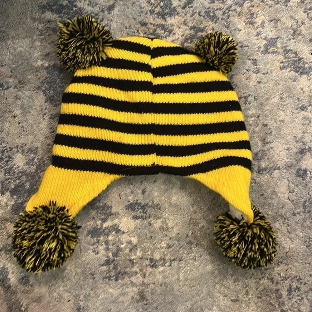 𝅺lahozhen bubble bee Pom Pom hat size‎ M